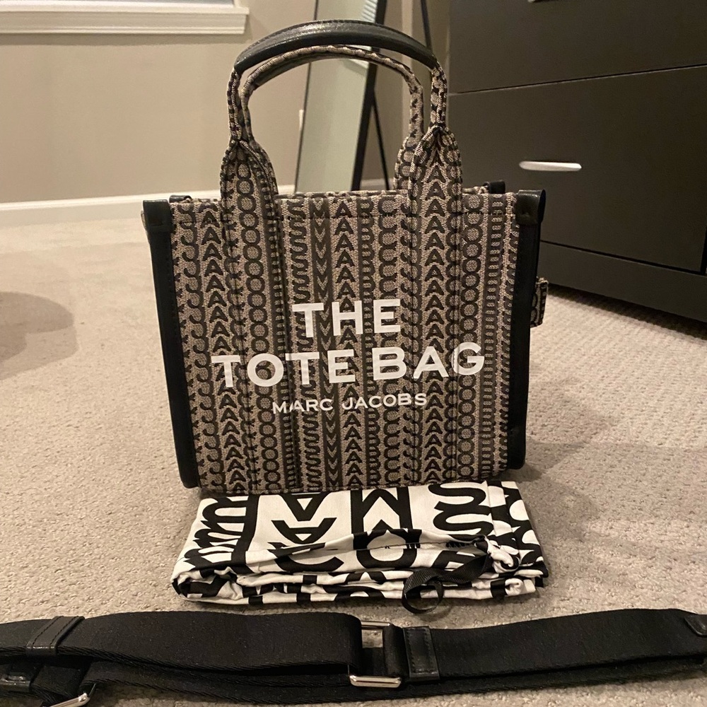 ✨Marc Jacobs Monogram Mini Tote Bag✨